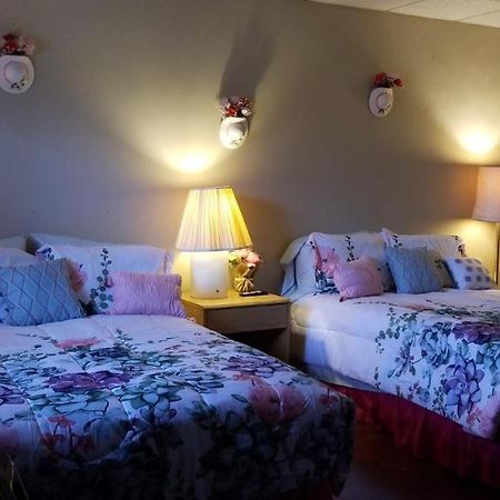 Pittsfield Motor Inn Dış mekan fotoğraf