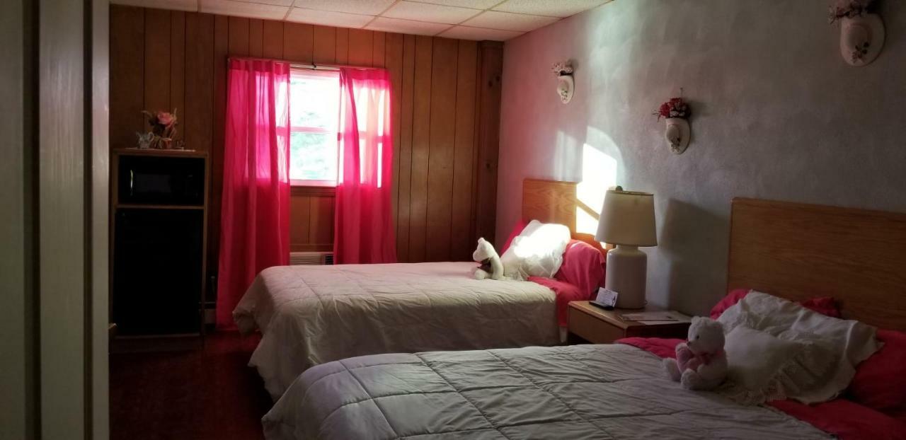 Pittsfield Motor Inn Dış mekan fotoğraf